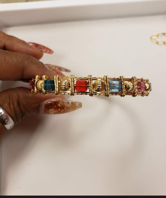 Cube corrugated ball wire bangle