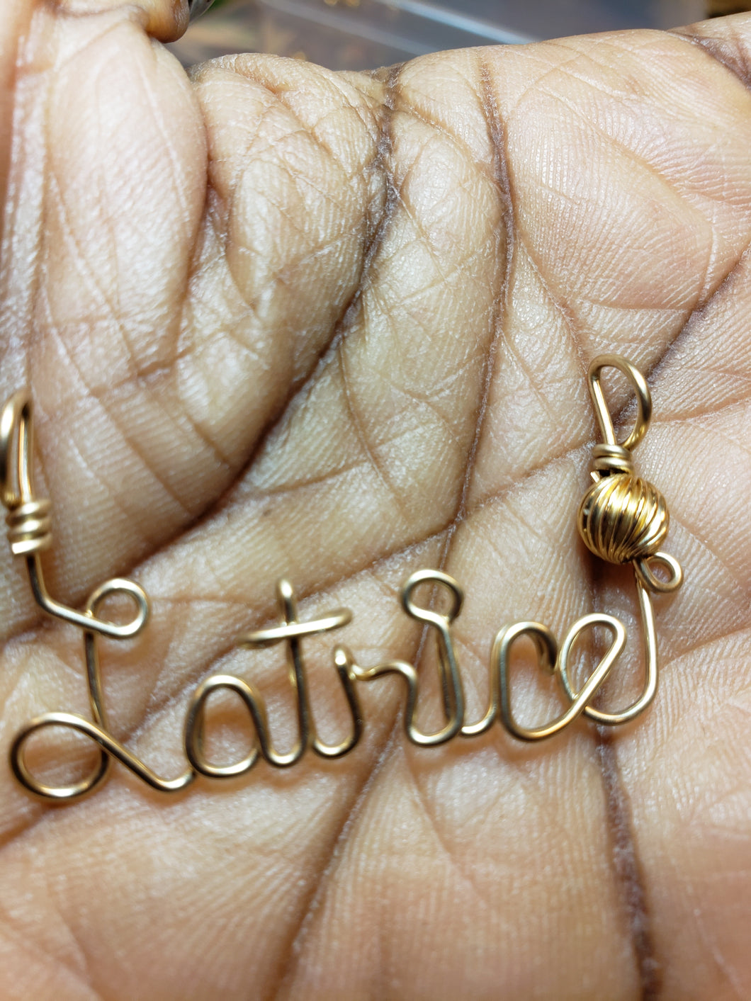 Smooth Wire name with a goldfilled Bead includes chain